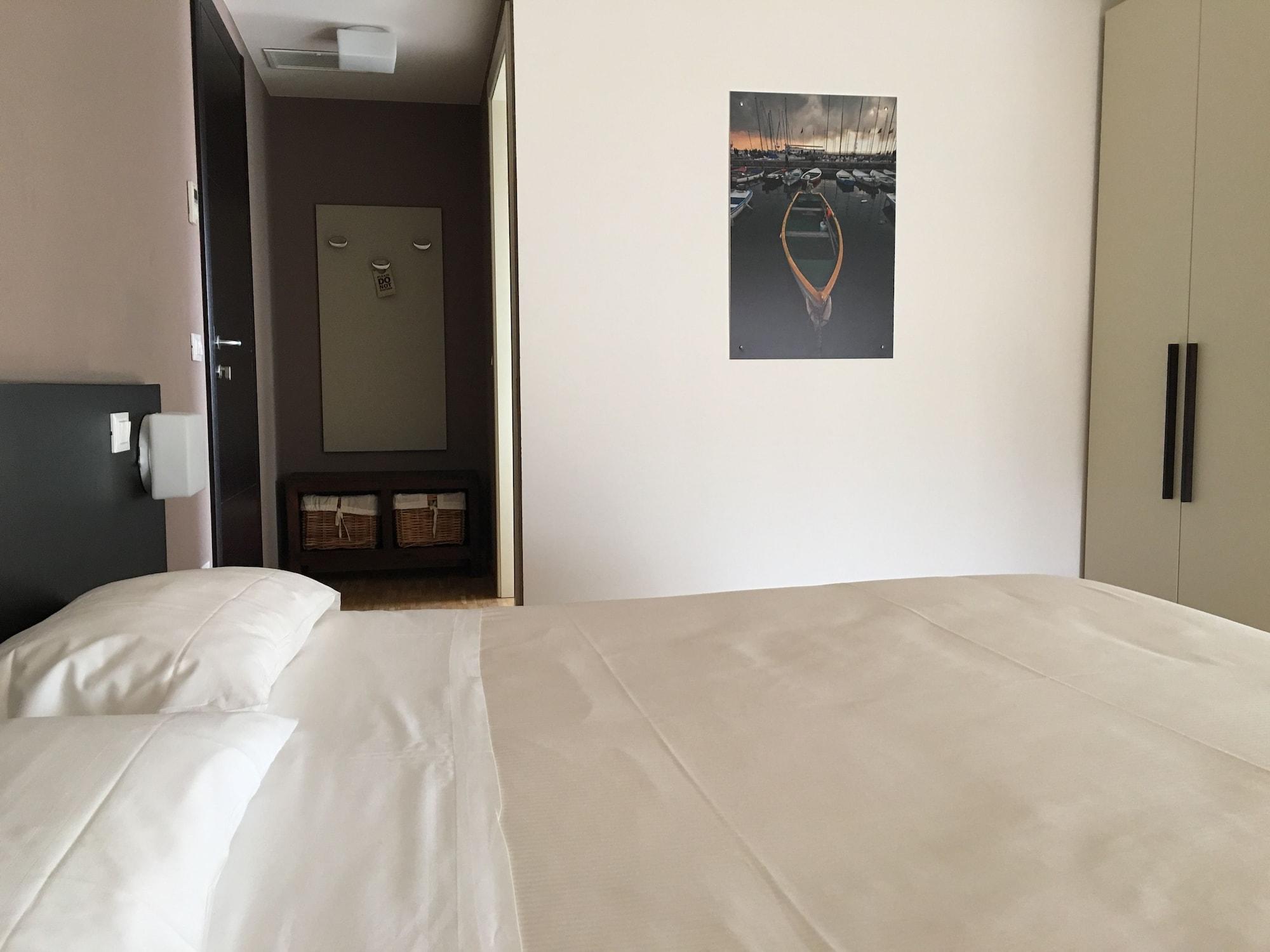 Vialeromadodici Rooms & Apartments Lazise Extérieur photo