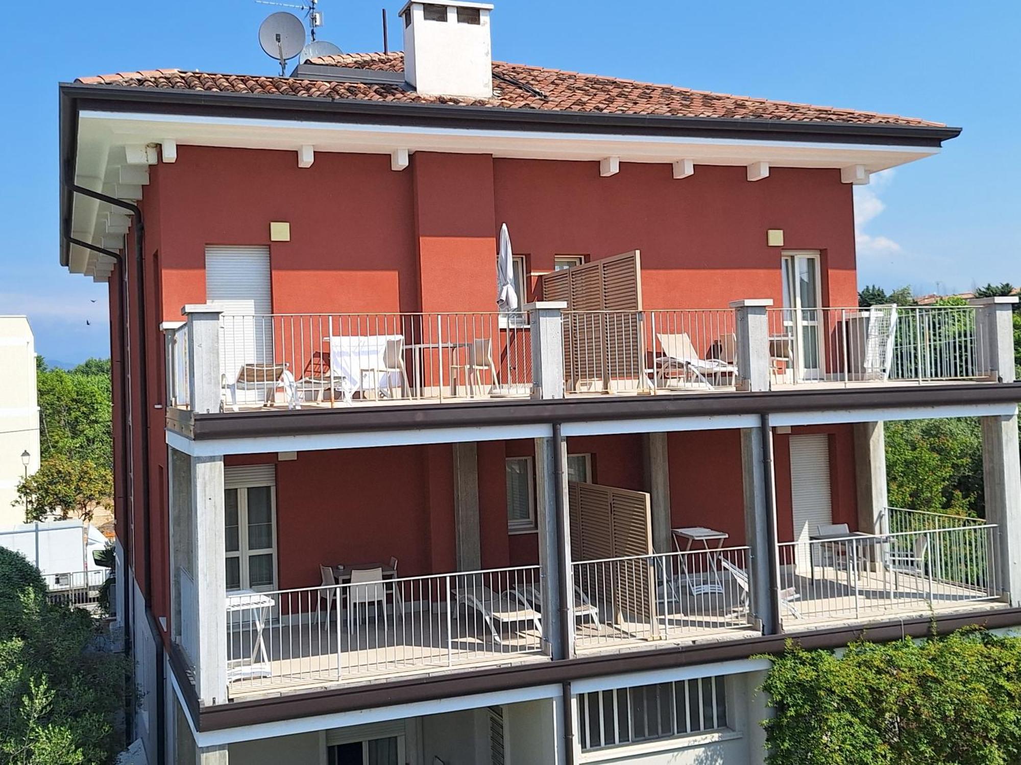 Vialeromadodici Rooms & Apartments Lazise Extérieur photo