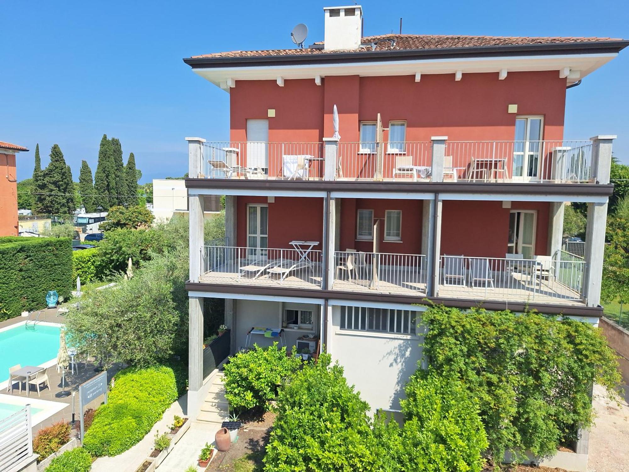 Vialeromadodici Rooms & Apartments Lazise Extérieur photo
