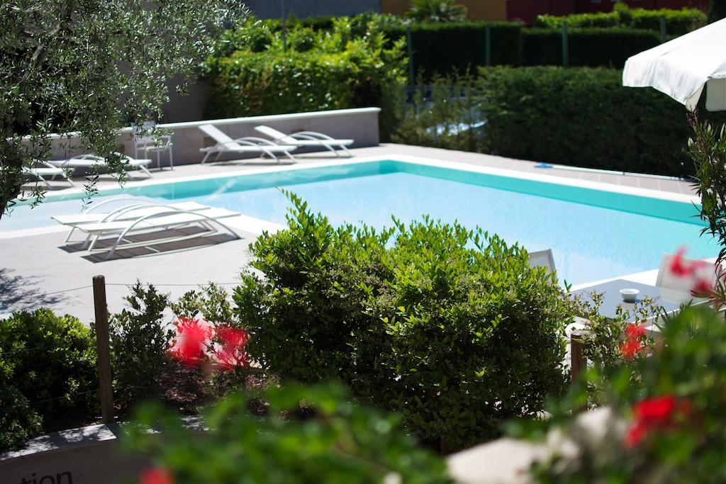 Vialeromadodici Rooms & Apartments Lazise Extérieur photo