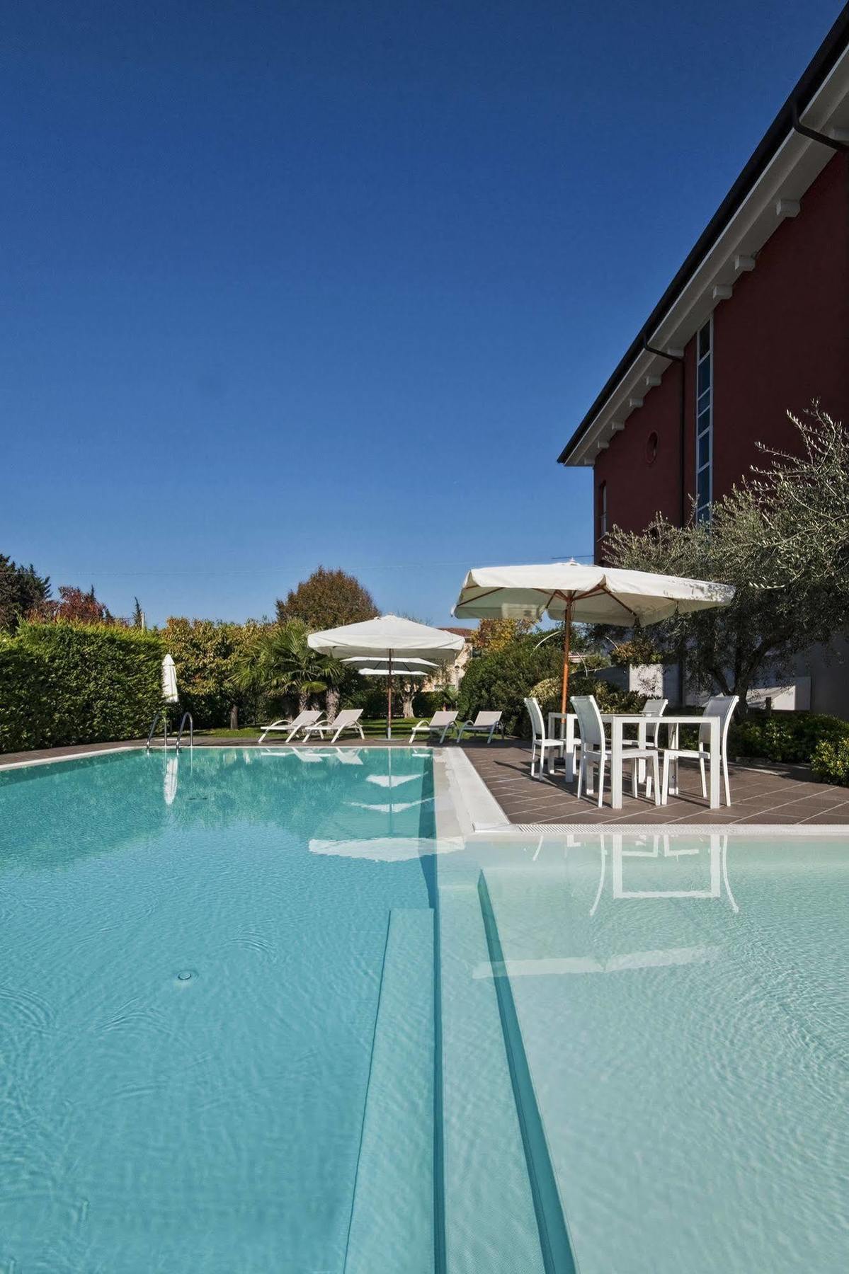 Vialeromadodici Rooms & Apartments Lazise Extérieur photo