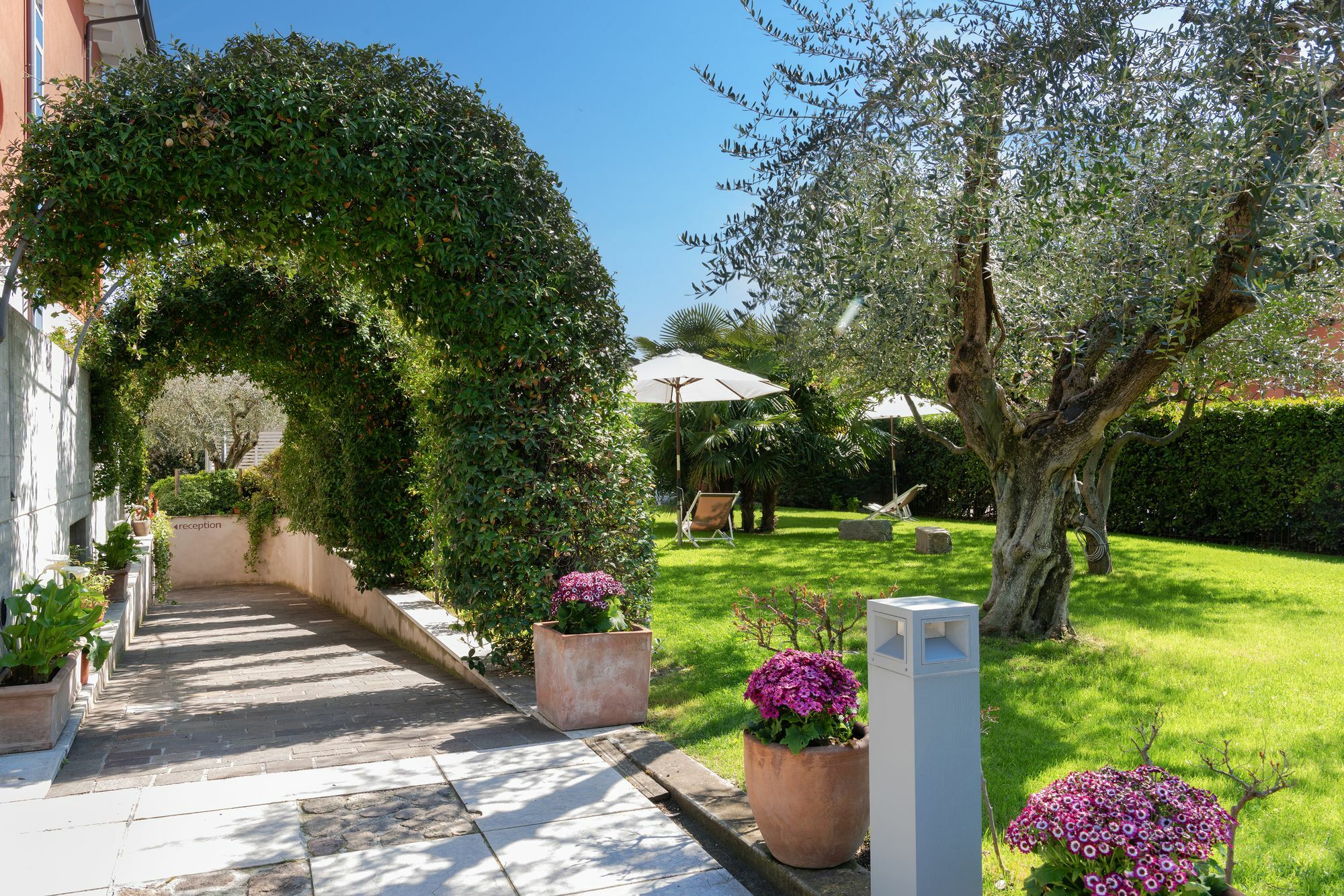 Vialeromadodici Rooms & Apartments Lazise Extérieur photo