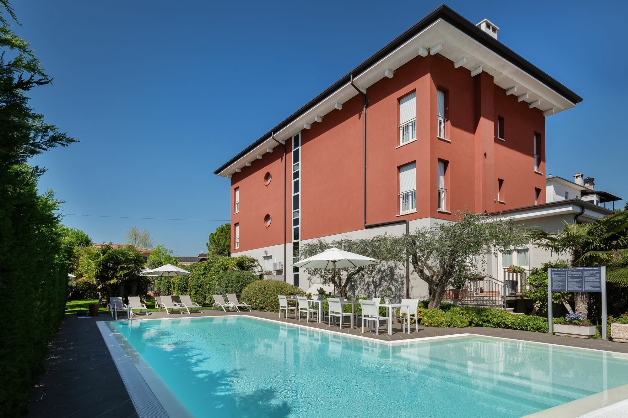 Vialeromadodici Rooms & Apartments Lazise Extérieur photo